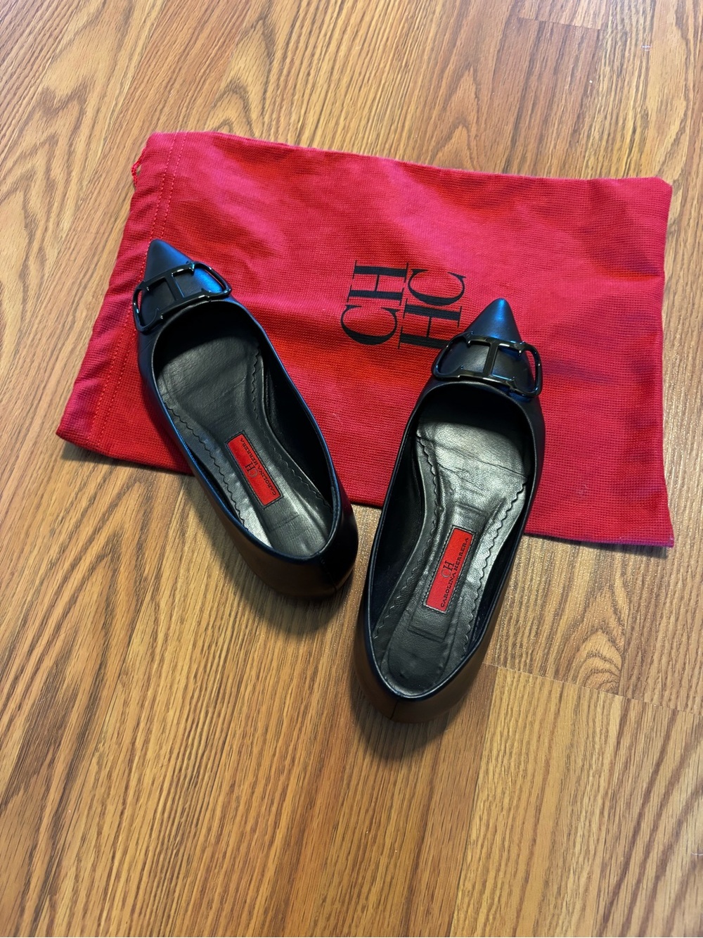 Carolina Herrera Initials Insignia Leather Ballet Flats - Picture 6 of 14